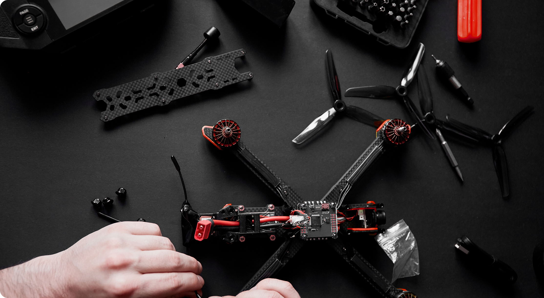 Використання FPV дронів у військовій сфері